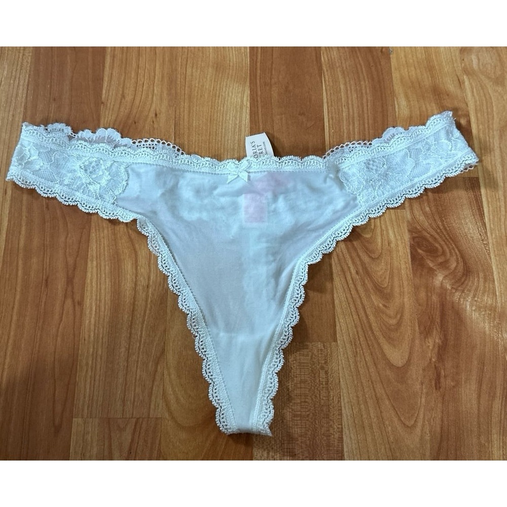 VTG Victoria's Secret‎ "Dream
Angels"
White Lace Thong